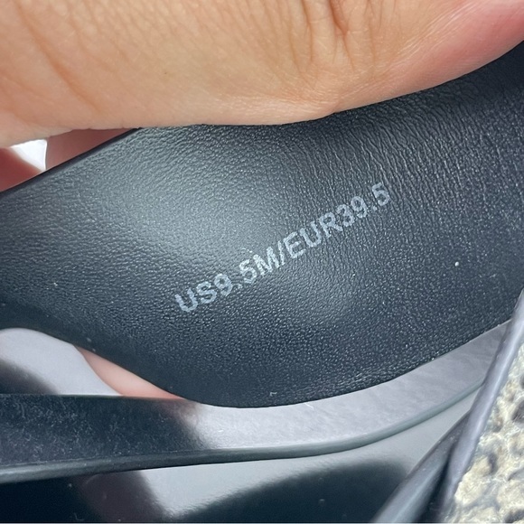 VINCE. Black Snakeskin Flip Flop Thong Sandals‎ - Picture 12 of 16